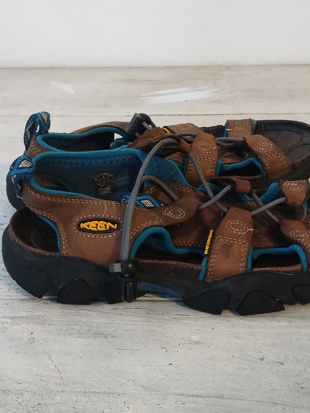 Keen Sarasota Waterproof Sandal Shoes Womens 6 Outdoor Hiking Fisherman Leather